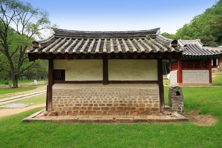 장릉(莊陵)의 수복방 배면